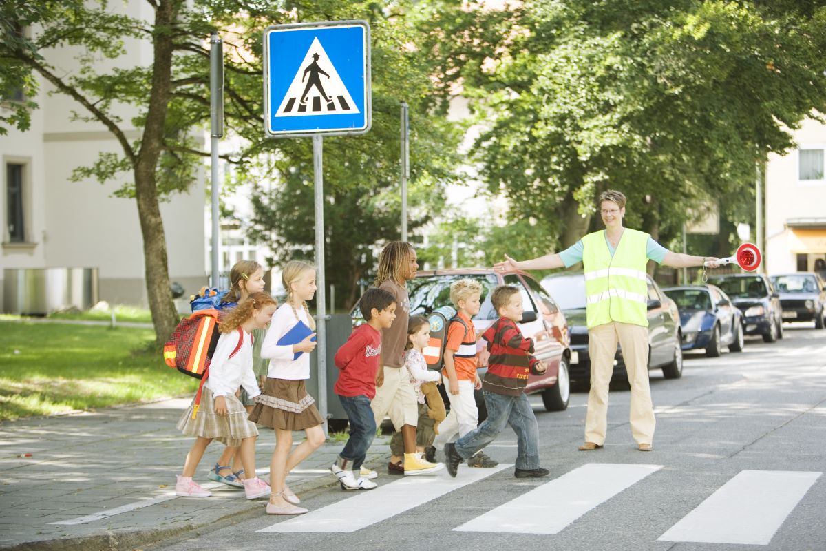 Kinder im Straßenverkehr schützen — praktische Tipps