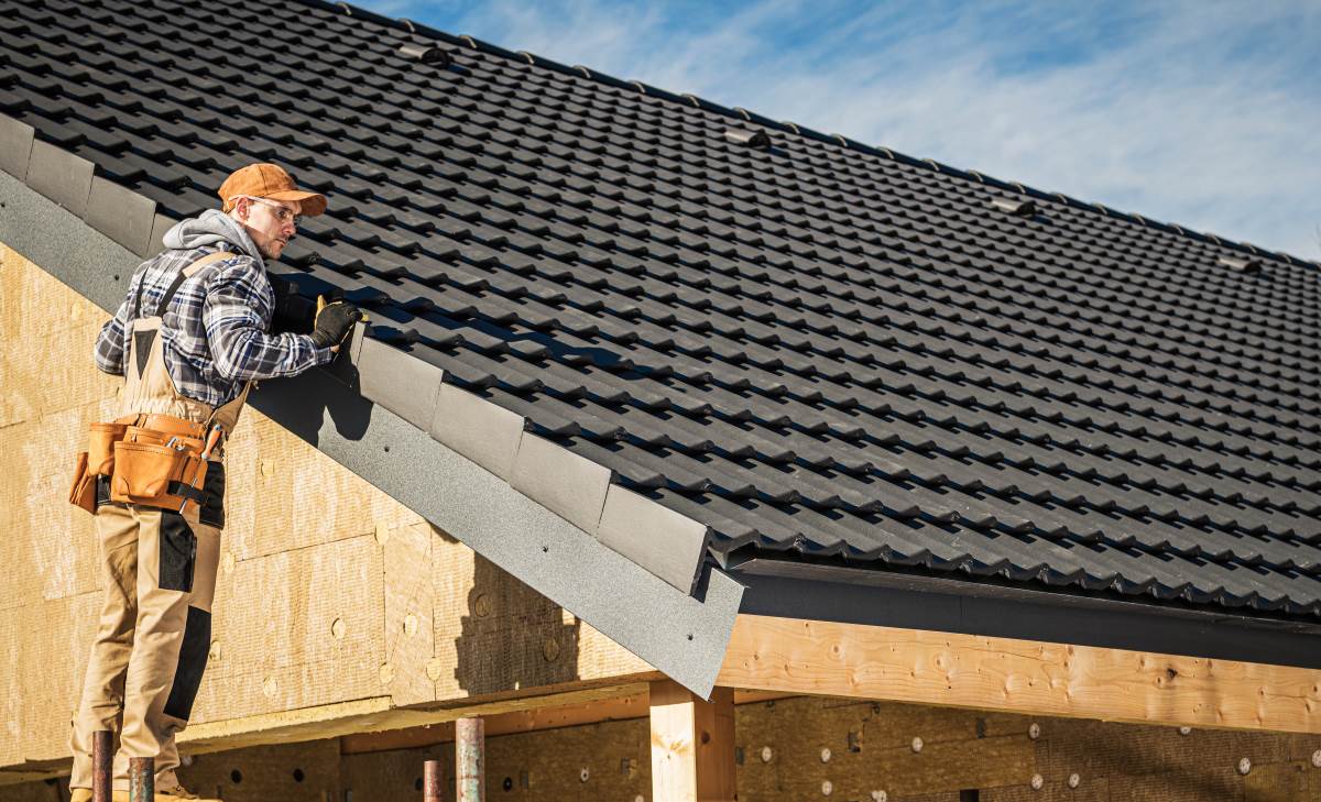 Dachdecker beauftragen in Reutlingen — Das sollten Sie wisse